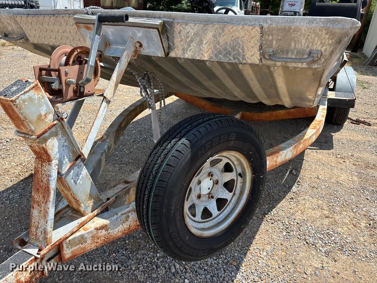 image for item ER3109 1998 Blazer boat
