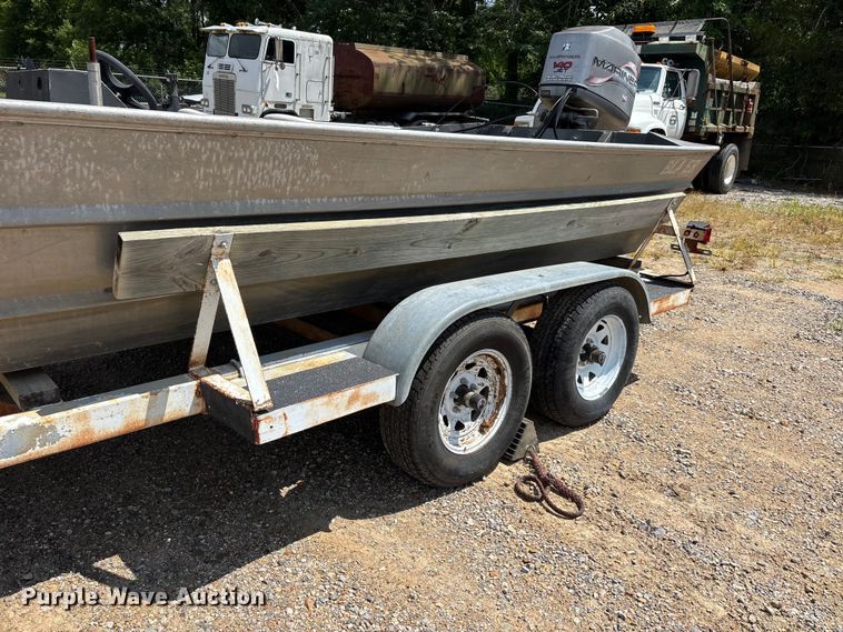 image for item ER3109 1998 Blazer boat