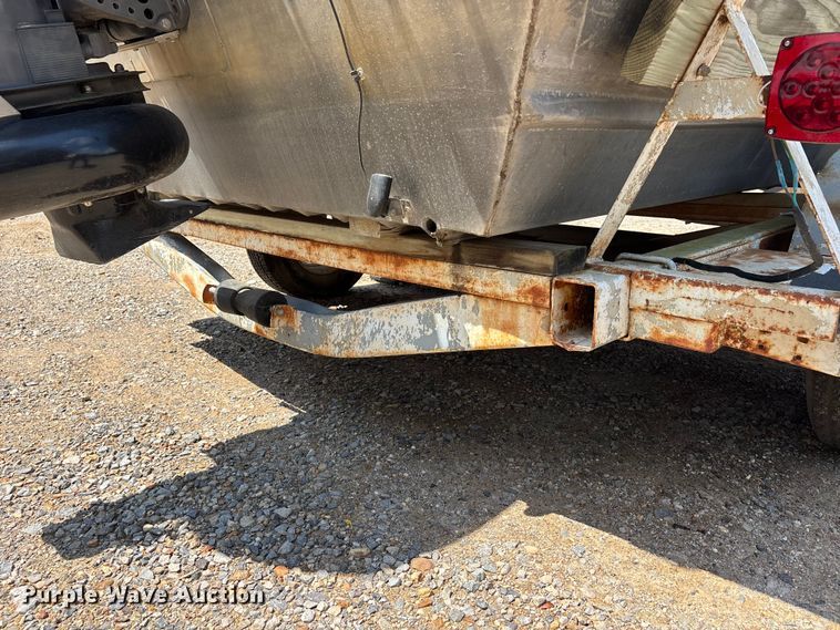 image for item ER3109 1998 Blazer boat