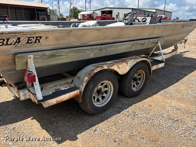 image for item ER3109 1998 Blazer boat