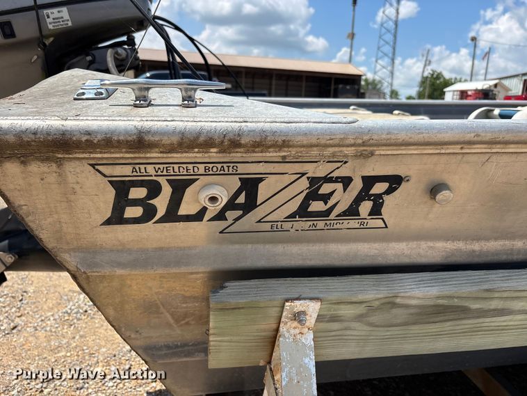 image for item ER3109 1998 Blazer boat