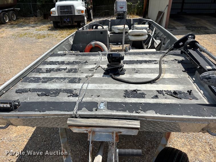 image for item ER3109 1998 Blazer boat