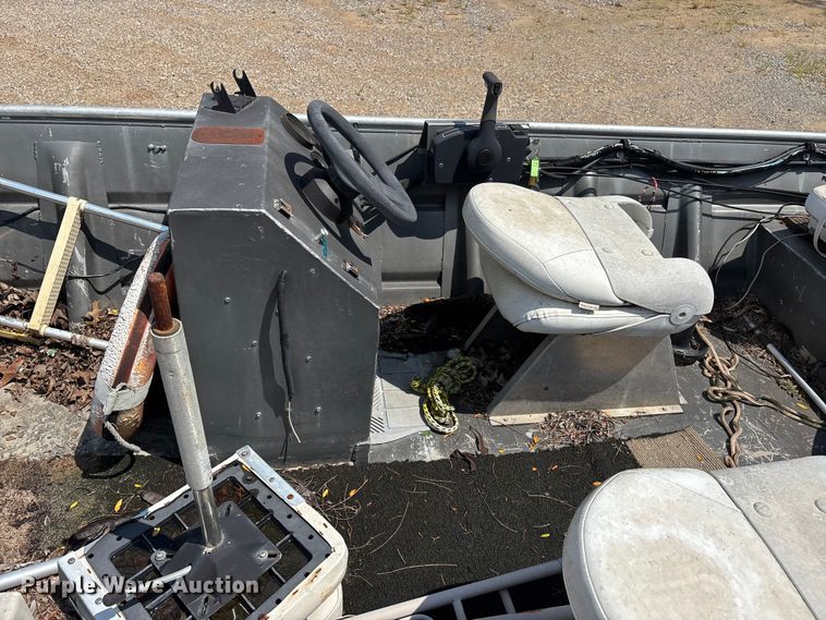 image for item ER3109 1998 Blazer boat