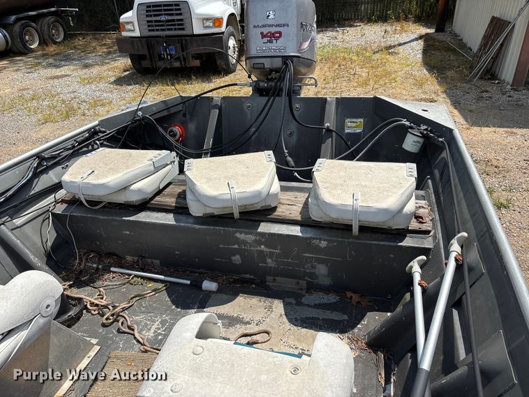 image for item ER3109 1998 Blazer boat
