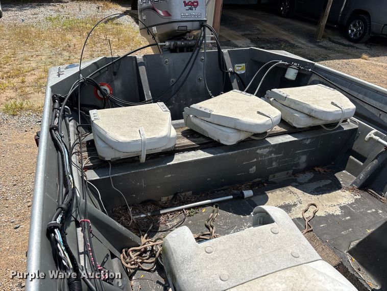 image for item ER3109 1998 Blazer boat