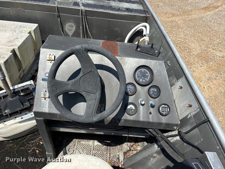 image for item ER3109 1998 Blazer boat