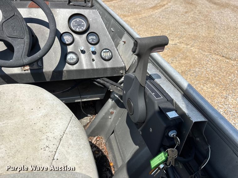 image for item ER3109 1998 Blazer boat