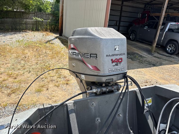 image for item ER3109 1998 Blazer boat