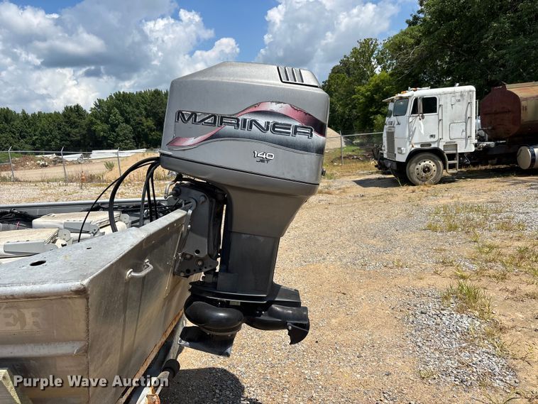 image for item ER3109 1998 Blazer boat