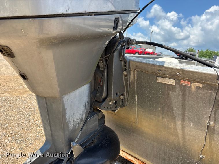 image for item ER3109 1998 Blazer boat