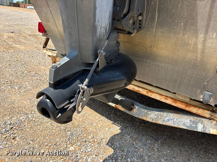 image for item ER3109 1998 Blazer boat