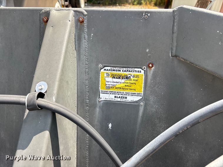 image for item ER3109 1998 Blazer boat