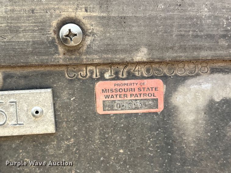 image for item ER3109 1998 Blazer boat