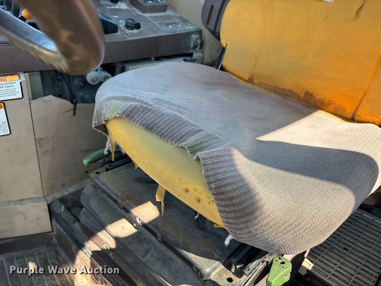image for item ER3127 2000 John Deere 6110 tractor