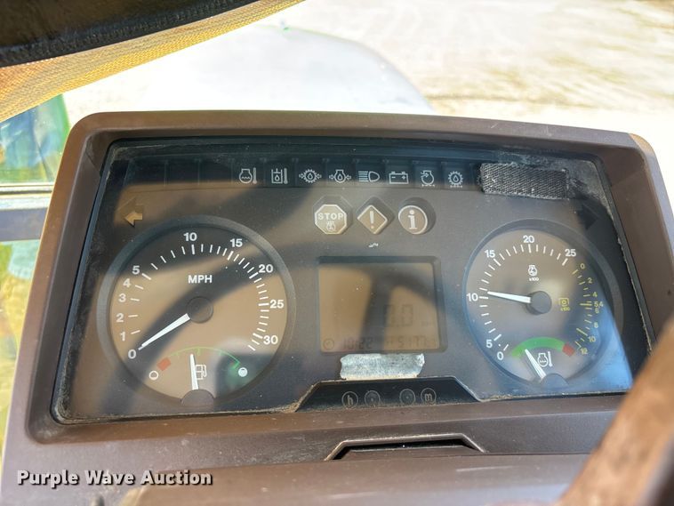 image for item ER3127 2000 John Deere 6110 tractor