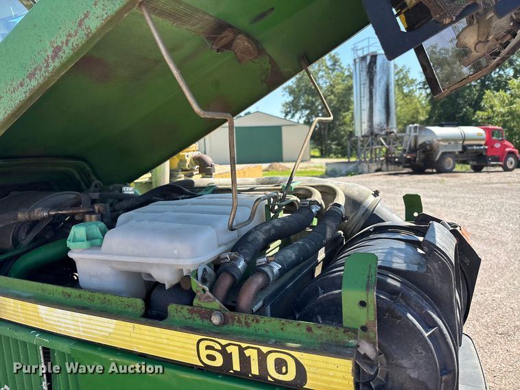 image for item ER3127 2000 John Deere 6110 tractor