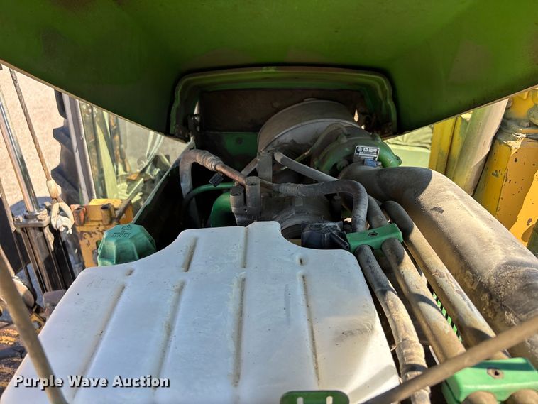image for item ER3127 2000 John Deere 6110 tractor
