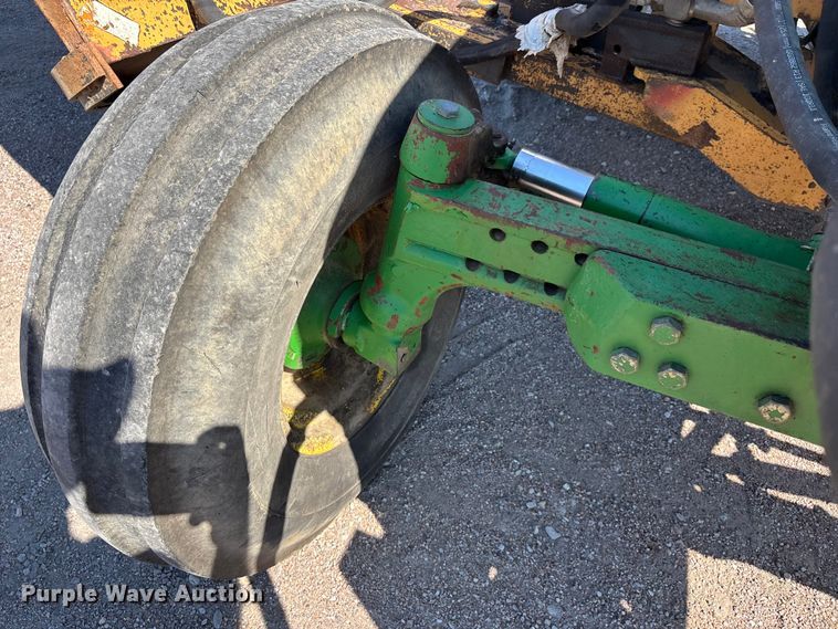 image for item ER3127 2000 John Deere 6110 tractor