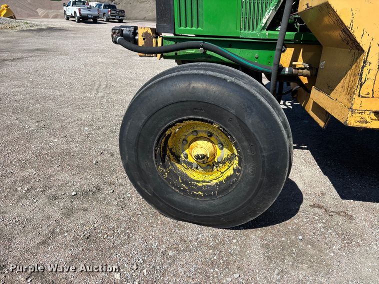 image for item ER3127 2000 John Deere 6110 tractor