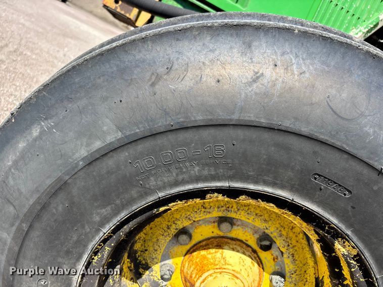 image for item ER3127 2000 John Deere 6110 tractor