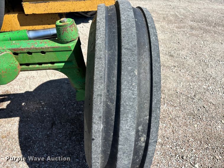 image for item ER3127 2000 John Deere 6110 tractor