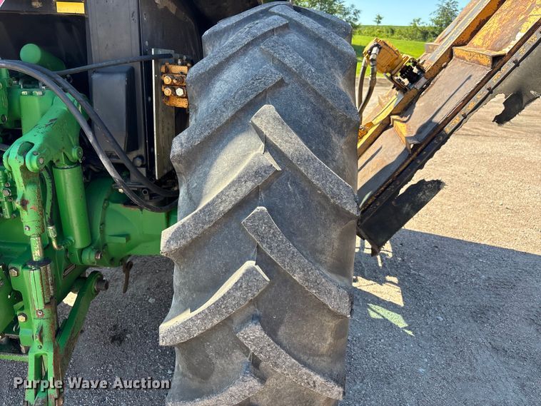 image for item ER3127 2000 John Deere 6110 tractor