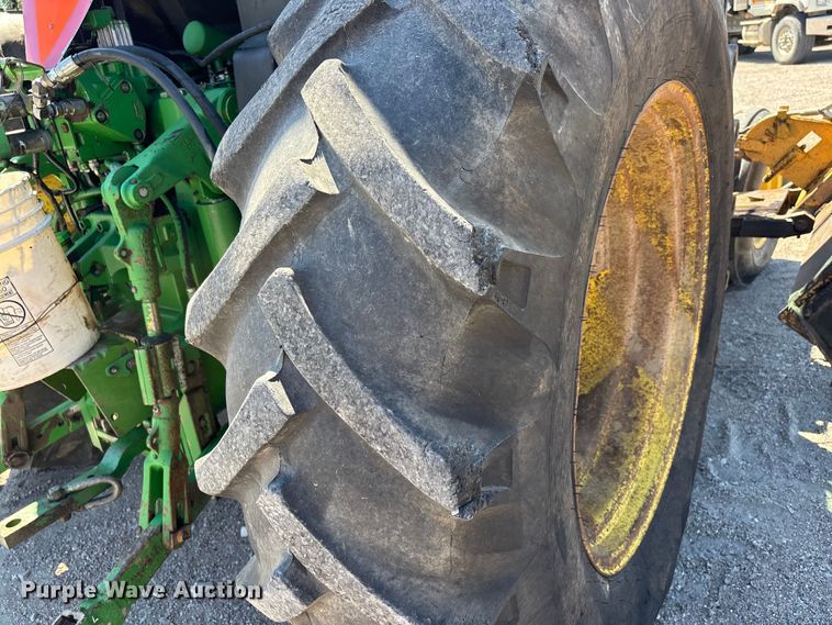 image for item ER3127 2000 John Deere 6110 tractor