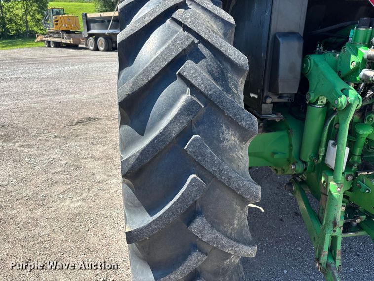 image for item ER3127 2000 John Deere 6110 tractor