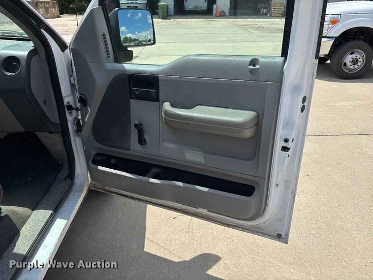 image for item ER3144 2006 Ford F150 Ext. Cab pickup truck