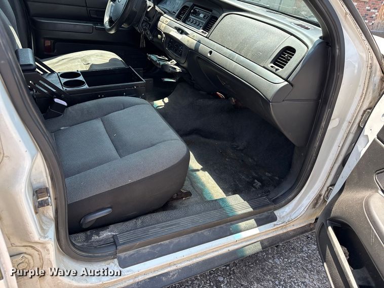 image for item ER3174 2009 Ford Crown Victoria Police Interceptor 