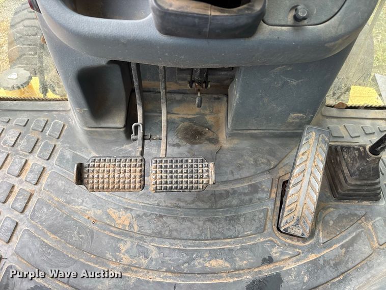 image for item ER3175 2001 New Holland LB90 backhoe