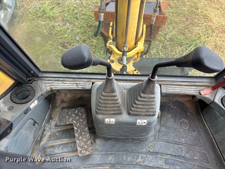 image for item ER3175 2001 New Holland LB90 backhoe