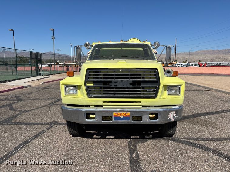 image for item ER7677 1987 Ford F800 fire truck