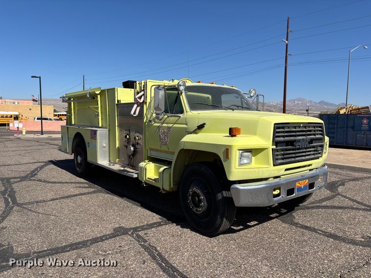 image for item ER7677 1987 Ford F800 fire truck