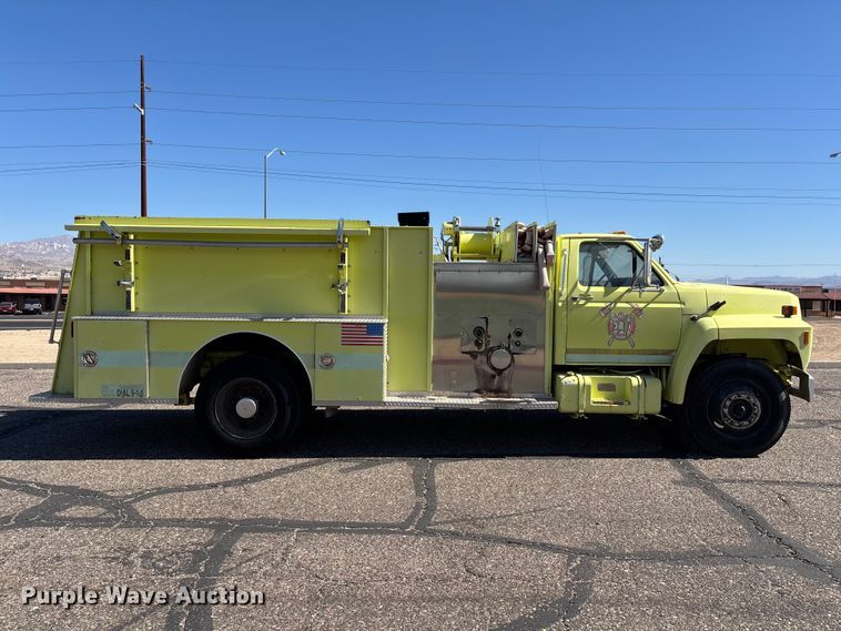image for item ER7677 1987 Ford F800 fire truck