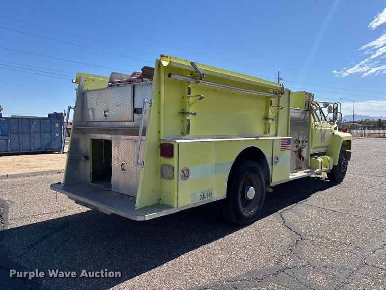 image for item ER7677 1987 Ford F800 fire truck