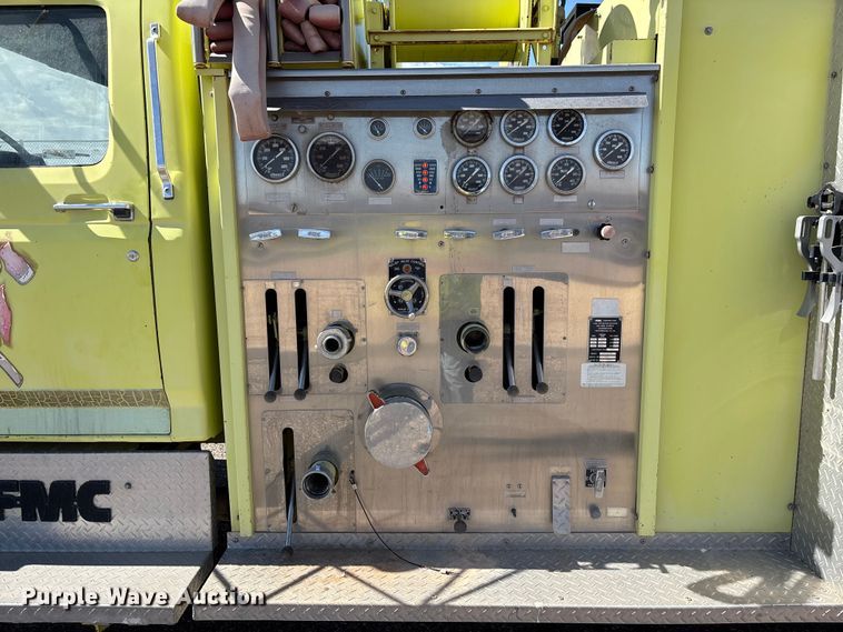 image for item ER7677 1987 Ford F800 fire truck