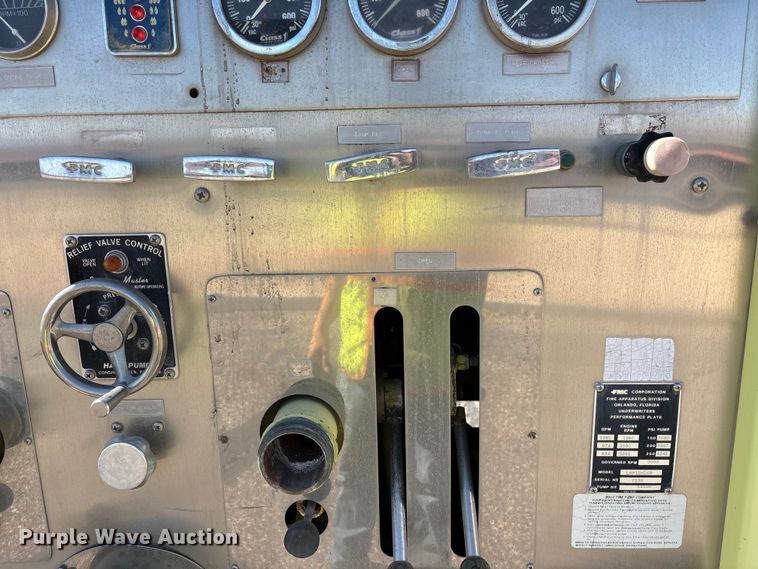 image for item ER7677 1987 Ford F800 fire truck