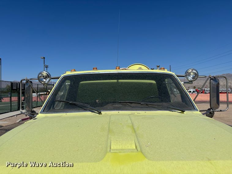 image for item ER7677 1987 Ford F800 fire truck