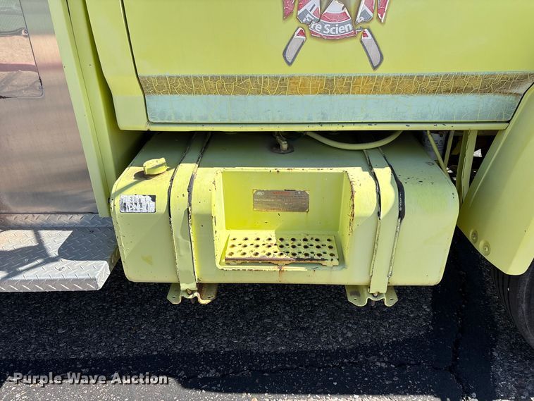 image for item ER7677 1987 Ford F800 fire truck