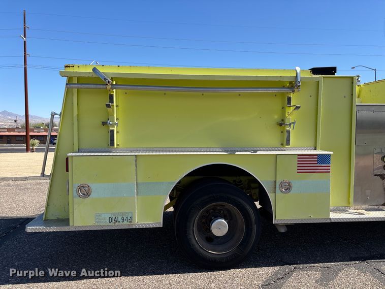 image for item ER7677 1987 Ford F800 fire truck