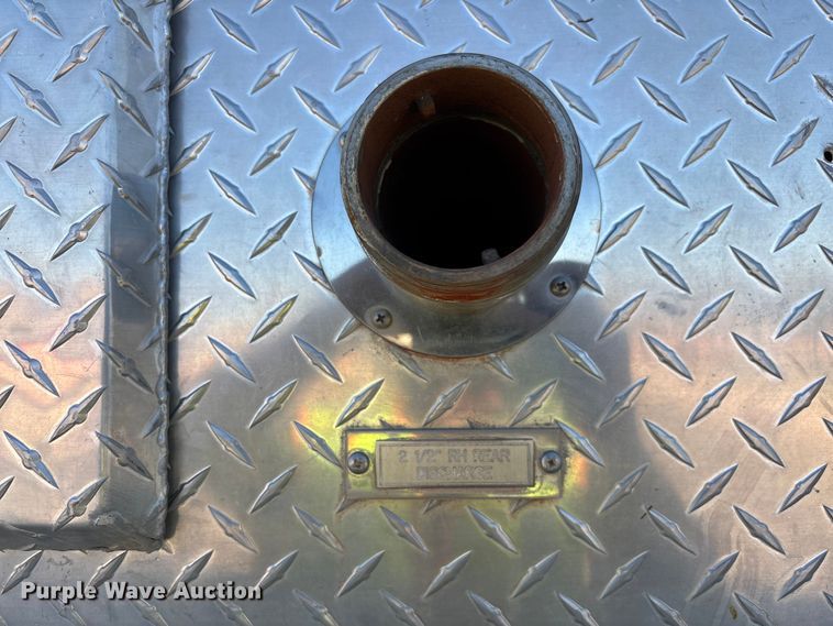 image for item ER7677 1987 Ford F800 fire truck