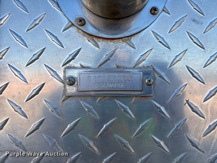 image for item ER7677 1987 Ford F800 fire truck