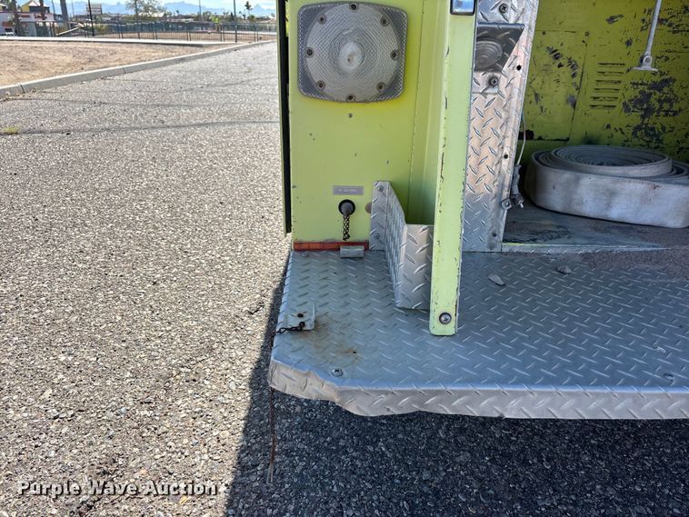 image for item ER7677 1987 Ford F800 fire truck
