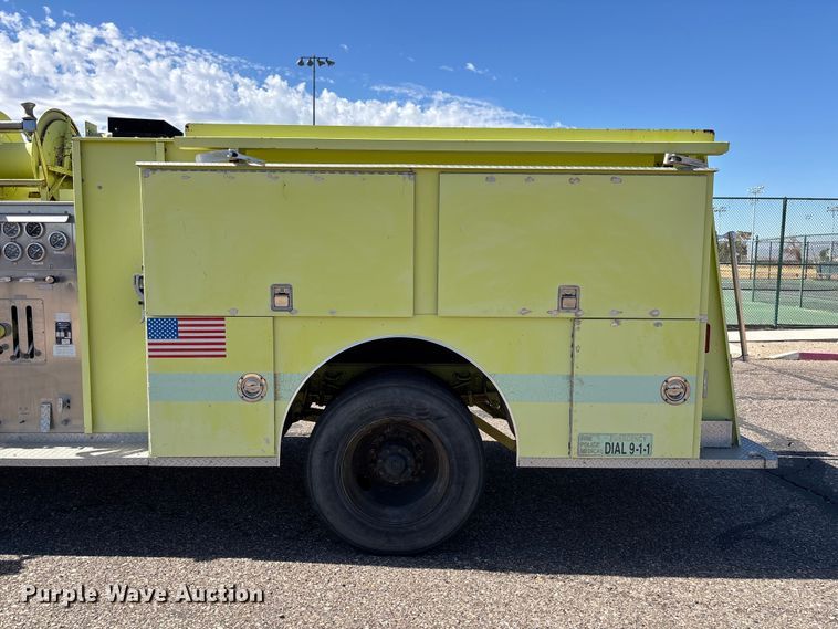 image for item ER7677 1987 Ford F800 fire truck