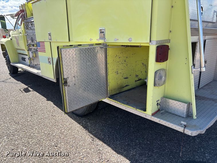 image for item ER7677 1987 Ford F800 fire truck