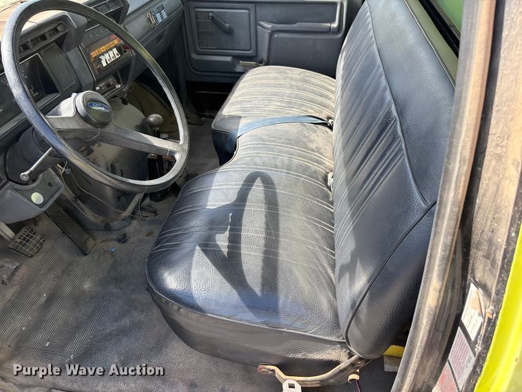 image for item ER7677 1987 Ford F800 fire truck