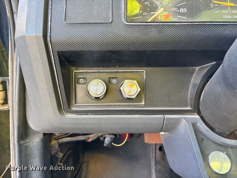 image for item ER7677 1987 Ford F800 fire truck