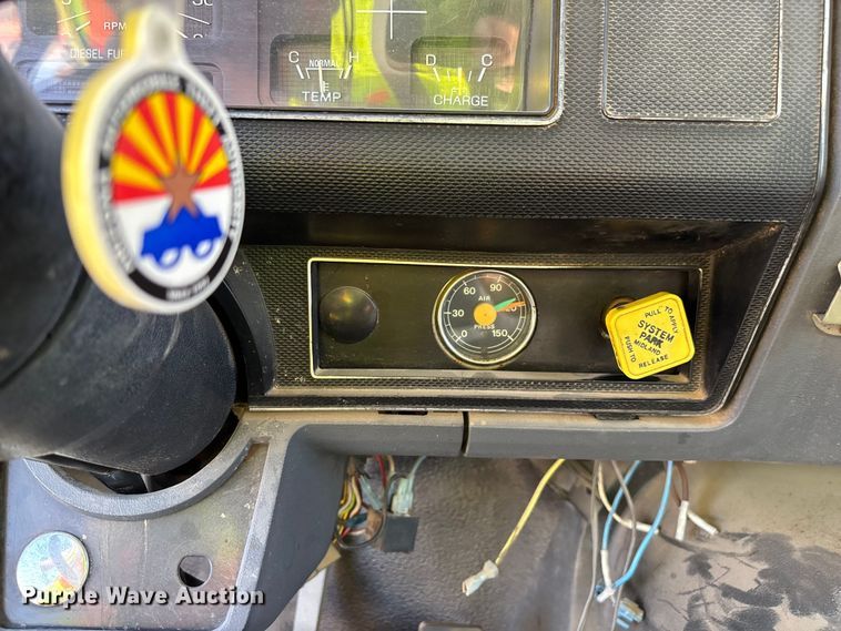 image for item ER7677 1987 Ford F800 fire truck
