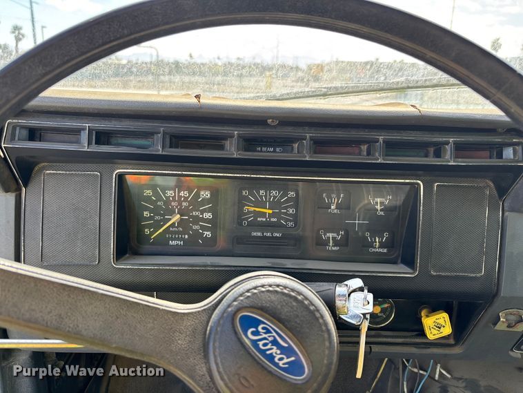 image for item ER7677 1987 Ford F800 fire truck